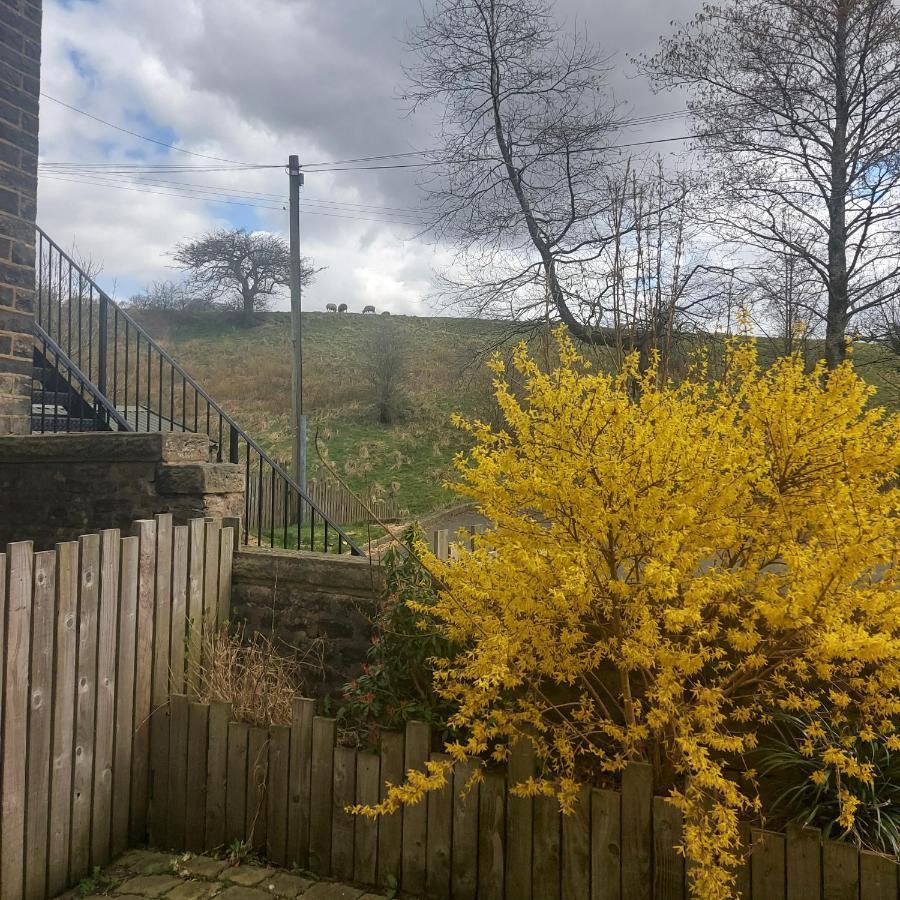 Trawden Arms Community Owned Pub Hotel Winewall Exterior photo